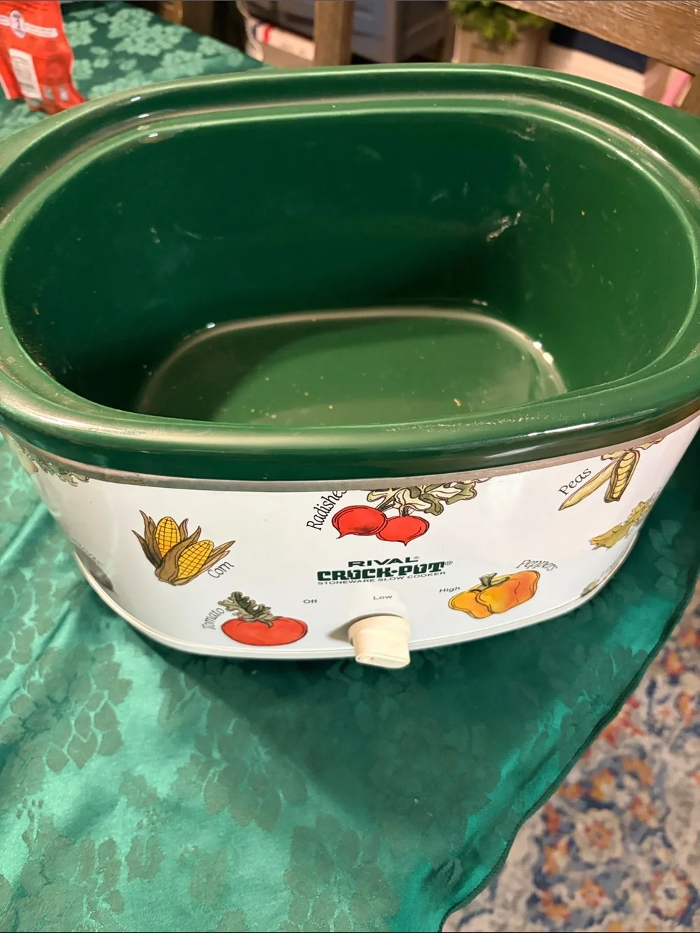 🍂 GO BACK IN TIME WITH ME… 🍂 vintage Crock-pot!!! Yummmmm soup time!! 🍁🍲☕️